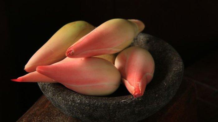 Bunga kecombrang tenyata punya manfaat untuk mengatasi bau badan seseorang.