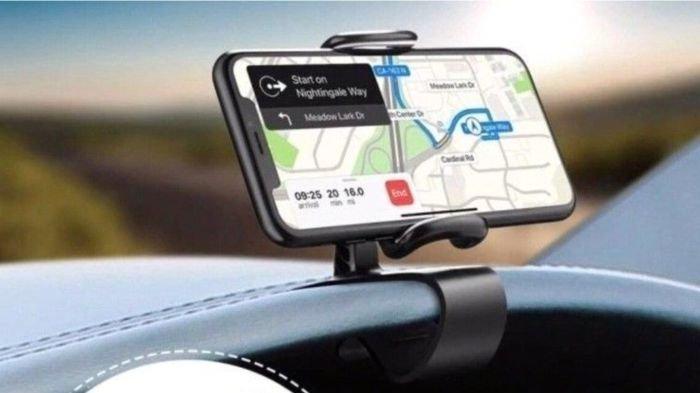 Car Holder HD22 yang disematkan di dashboard mobil
