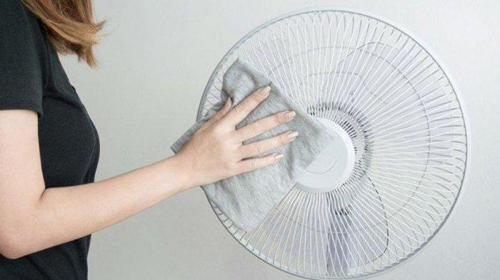 Cara membersihkan kipas angin tanpa perlu membongkar.