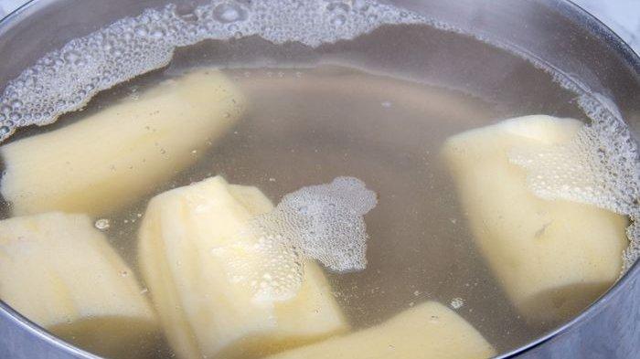 Cara membuat obat alami dari air rebusan singkong juga mudah.