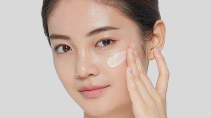 Ilustrasi memilih primer sesuai dengan jenis kulitmu agar makeup awet sepanjang hari.