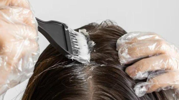 cat rambut terlalu sering bisa berisiko menyebabkan kerusakan saraf.