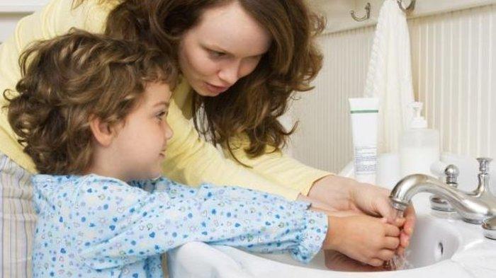 Ilustrasi Membiasakan Kebiasaan Bersih pada Anak
