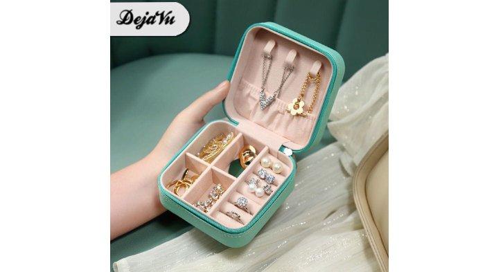 DejaVu Kotak Perhiasan Travel Jewelry Box cocok untuk menyimpan berbagai jenis perhiasan.