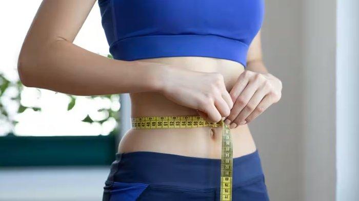 Ilustrasi wanita yang sedang menjalankan program diet.