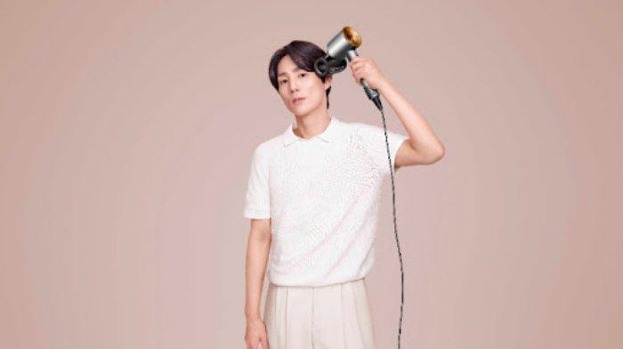 Dyson Supersonic with Flyaway Smoother bisa digunakan baik oleh perempuan atau laki-laki