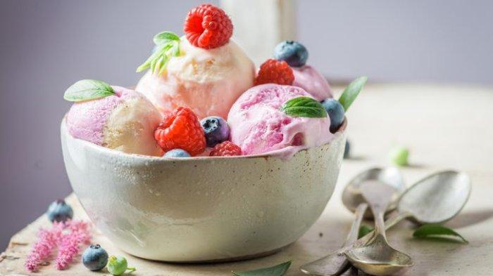 Es krim termasuk salah satu masakan yang harus dihindari penderita kolesterol.