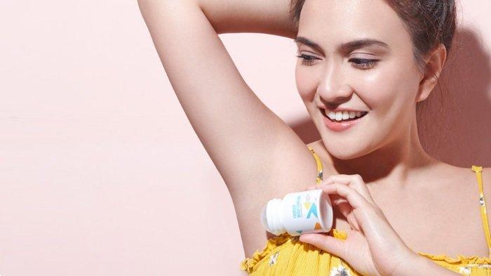 memakai deodoran dengan Anti Perspirant