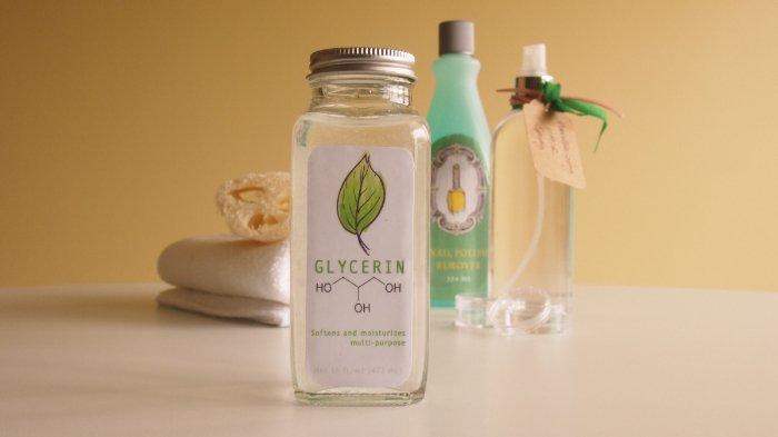 Ilustrasi gliserin yang bisa dicampur dengan sabun cuci piring untuk membersihkan noda kunyit pada blender