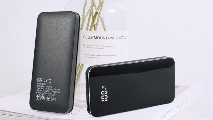 Ilustrasi powerbank dengan LED Display sebagai indikator daya yang tersimpan