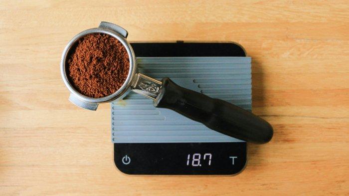 Kopi bubuk bisa dimanfaatkan untuk menetralkan bau tidak sedap