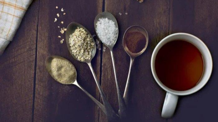 Gula dan kopi bisa jadi scrub bibir alami.