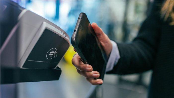 Bukan hanya data pribadi, informasi perbankan yang disimpan di HP sudah seharusnya dijaga