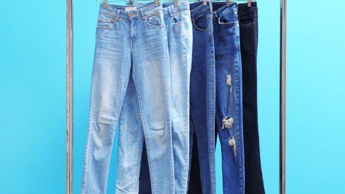 Mencuci celana jeans terlalu sering bisa berisiko merusak bahan dan warnanya cepat pudar.
