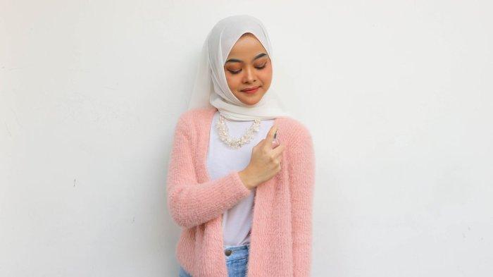 Hindari meymeprot parfum ke baju.