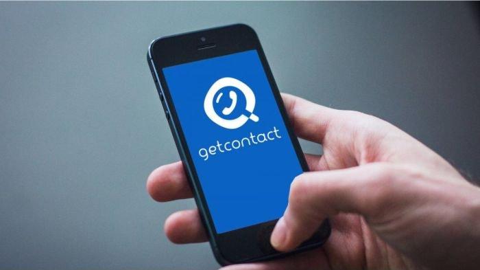 Ilustrasi HP yang sedang dipakai untuk membuka Getcontact