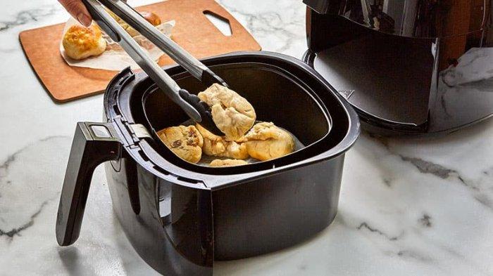 Ilustrasi air fryer untuk mengolah beragam menu lezat minim minyak.