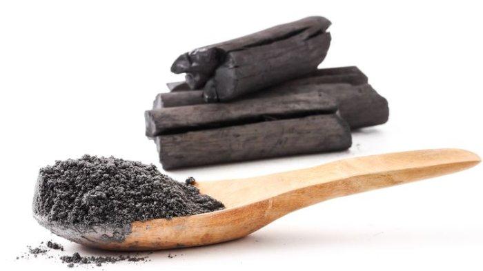Ilustrasi arang yang bisa digunakan sebagai bahan alami pengganti deodoran.