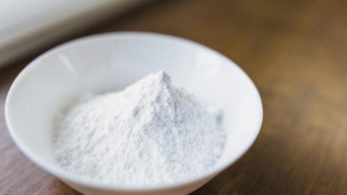 Ilustrasi baking soda untuk mengatasi masalah bau tidak sedap pada pakaian.