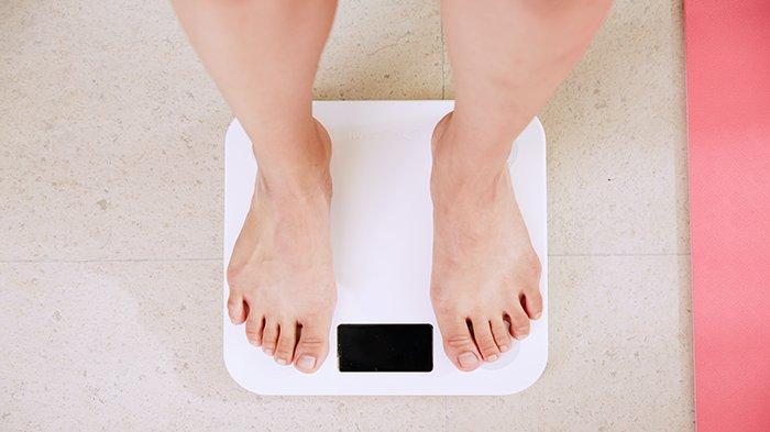 Minum air jahe secara rutin dapat membantu menurunkan berat badan.