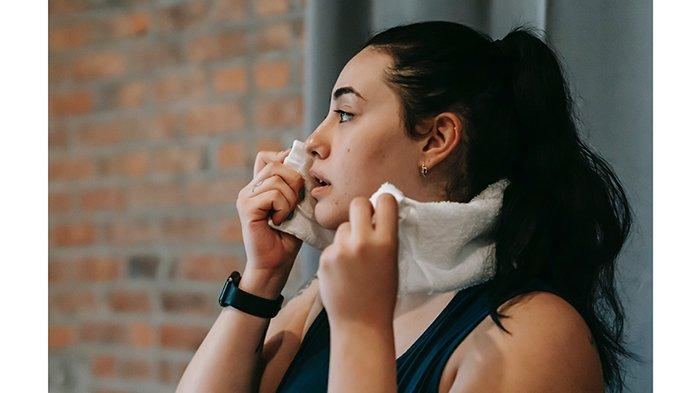 Ilustrasi menjaga kondisi suhu tubuh.