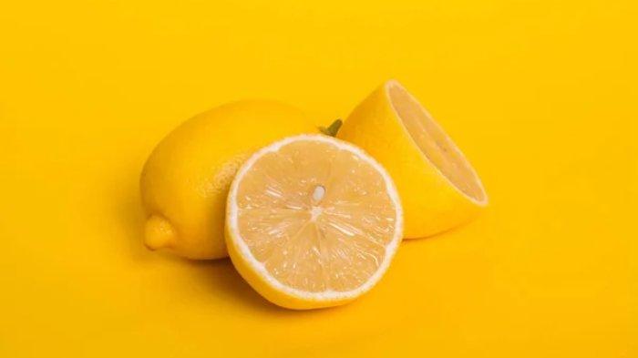 Ilustrasi buah lemon yang punya kandungan asam tinggi untuk mengatasi noda kerak.