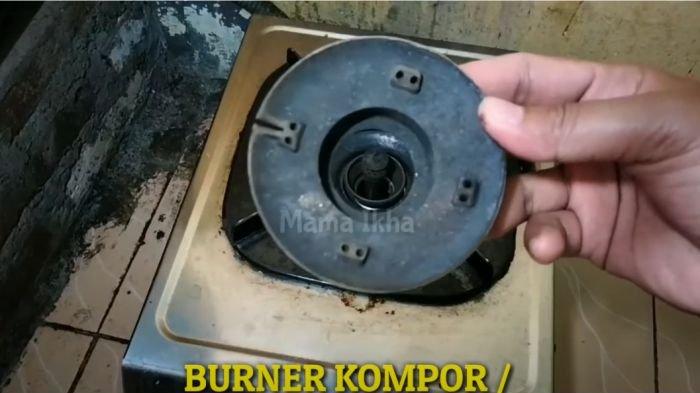 Ilustrasi Burner Kompor yang Berkerak Bisa Sebabkan Nyala Api Merah.
