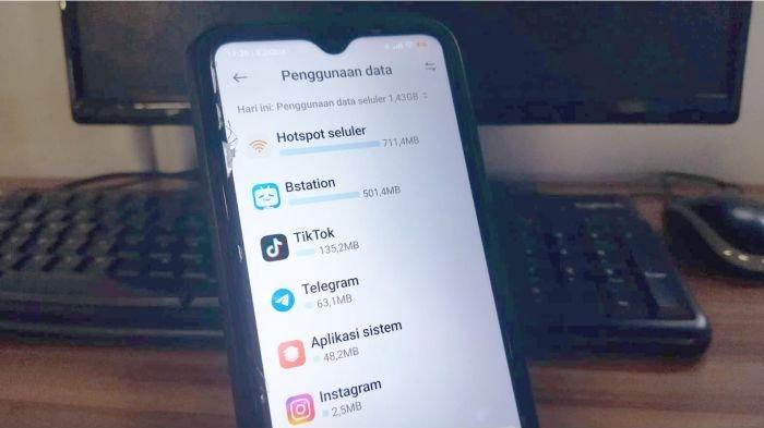 Ilustrasi cek aplikasi yang membutuhkan koneksi internet di HP