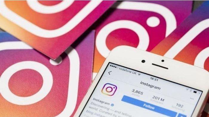 Ilustrasi Instagram yang sedang dibuka di HP