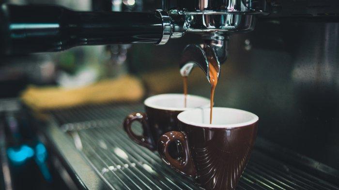 Ilustrasi coffee maker untuk permudah bikin kopi nikmat di rumah ala kafe
