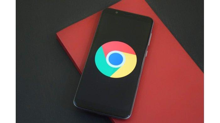 Ilustrasi pemakaian Google Chrome di HP