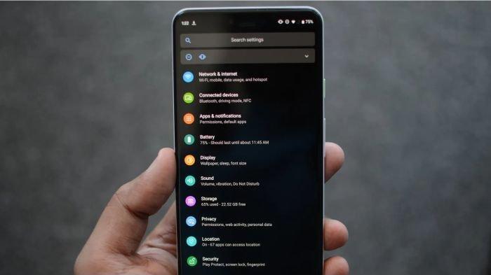 Ilustrasi HP yang diatur menjalankan Dark Mode