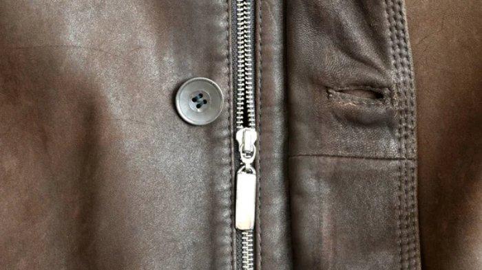 Ilustrasi jaket berbahan kulit yang harus dirawat secara tepat, hindari melipat saat menyimpannya.