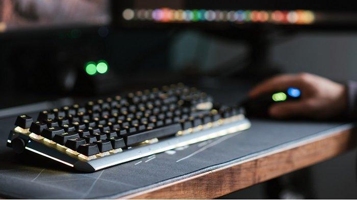 Ilustrasi keyboard gaming di meja yang bersih dari serpihan debu dan sisa makanan