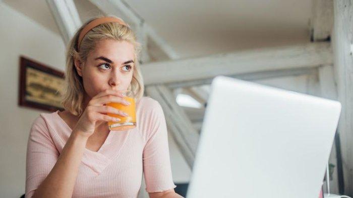 Mengonsumsi jus wortel dapat membantu meningkatkan daya tahan tubuh.