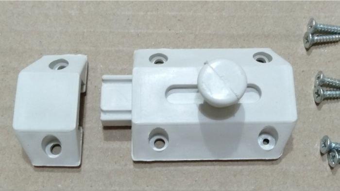 Ilustrasi kunci pintu jenis gerendel slot, bisa dipilih untuk pemakaian di pintu kamar mandi