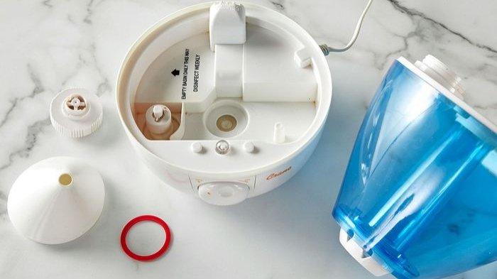 Ilustrasi membersihkan humidifier secara menyeluruh.