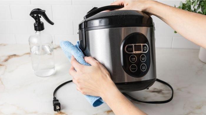 Ilustrasi membersihkan rice cooker