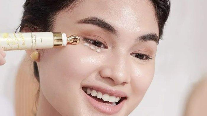 Produk eye cream ternyata boleh disimpan di dalam kulkas atau lemari pendingin.
