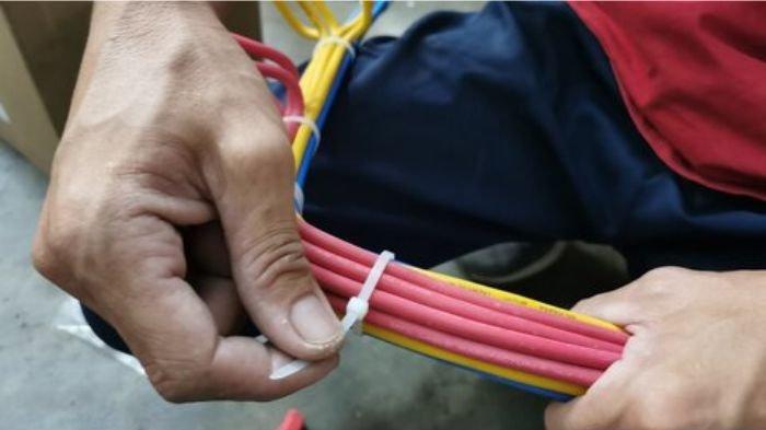 Ilustrasi menggunakan kabel ties