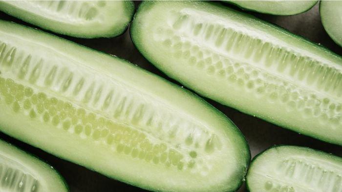 Mentimun jadi bahan alami mengatasi kulit kaki kering bersisik.