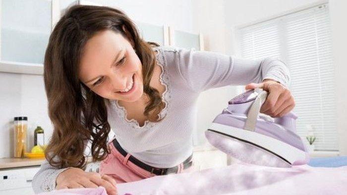 Untuk bahan katun, hindari proses menyetrika dengan suhu yang terlalu tinggi supaya tidak merusak serat.