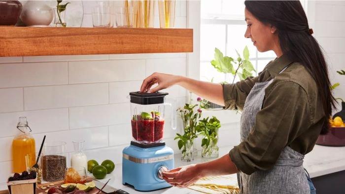 Ilustrasi blender diletakkan di tempat dengan sirkulasi udara optimal untuk mencegah overheating