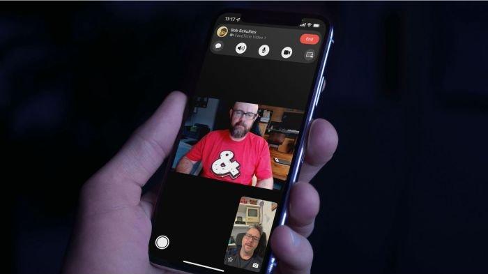 Ilustrasi pemakaian FaceTime untuk video call