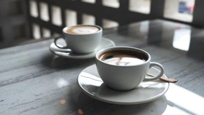 Bagian bawah mug atau cangkir keramik untuk kopi bisa menjadi pengasah pisau yang tumpul.