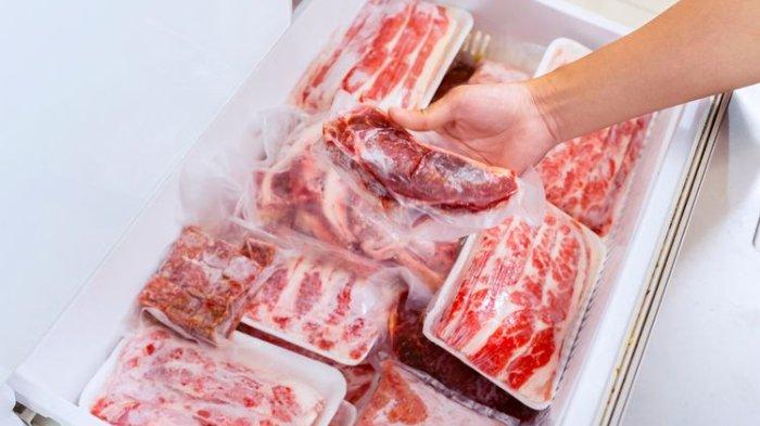 Ilustrasi menyimpan daging dalam wadah tertutup.