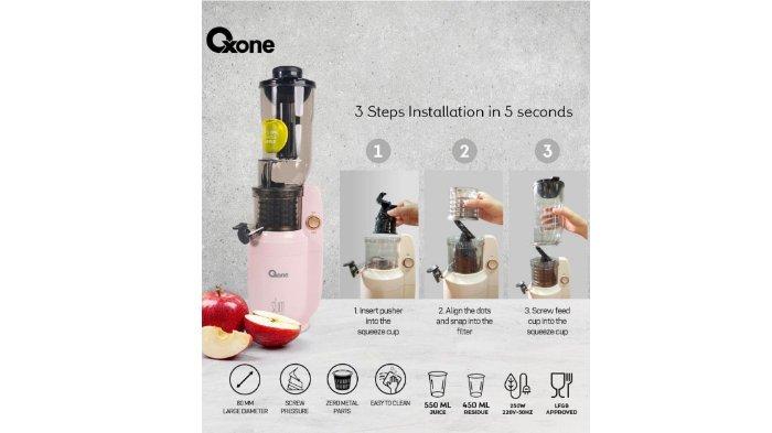 Ilustrasi penggunaan OXONE OX775 Slim Deluxe Compact Slow Juicer untuk kemudahan bikin jus segar.