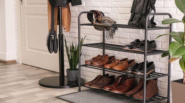 Cara menyimpan sepatu habis pakai supaya tidak berbau.