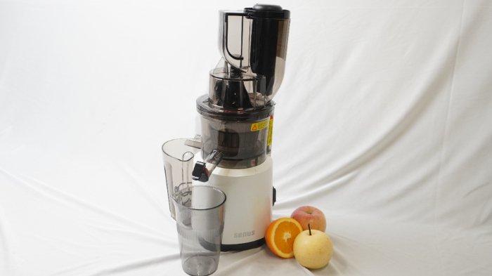 Ilustrasi penggunaan Senus Slow Juicer Pro.