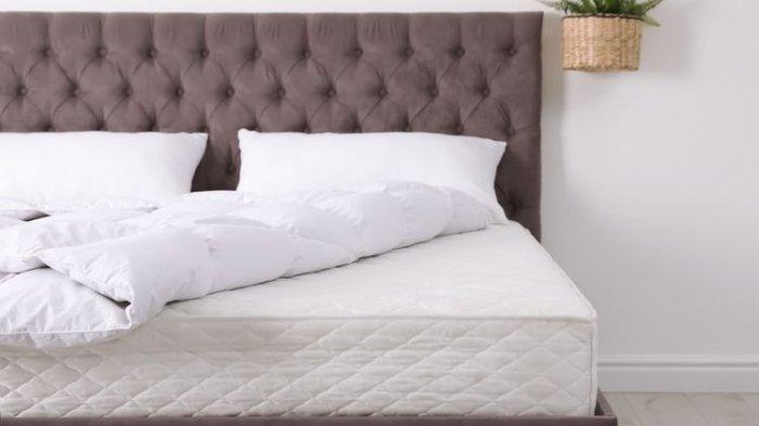 Hindari mencuci spring bed dengan air.